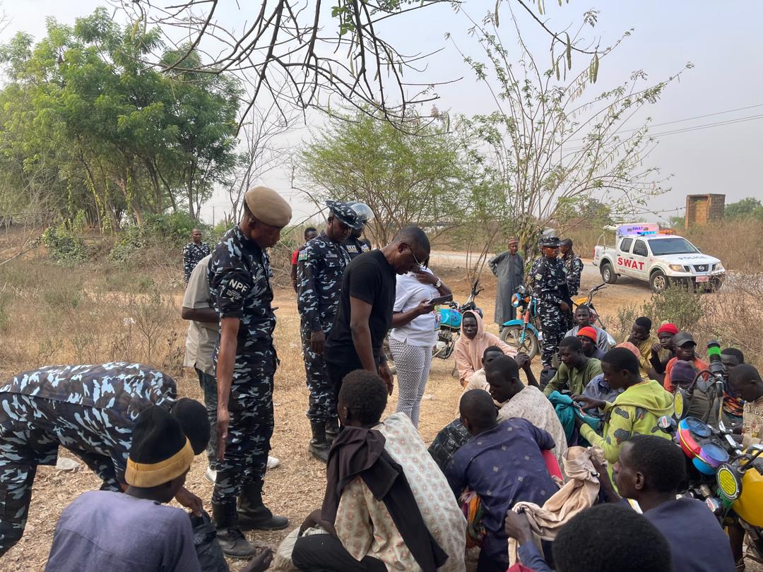 CP LANRE OGUNLOW  INTERCEPTS GROUP OF YOUNG INDIVIDUALS WITH DANGEROUS WEAPONS